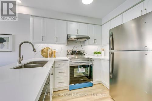 3279 Carabella Way, Mississauga, ON - Indoor Photo Showing Kitchen With Double Sink With Upgraded Kitchen