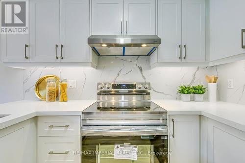 3279 Carabella Way, Mississauga, ON - Indoor Photo Showing Kitchen