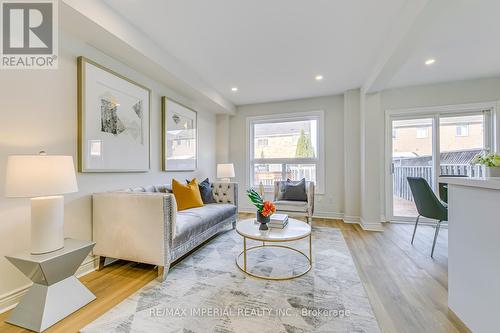 3279 Carabella Way, Mississauga, ON - Indoor Photo Showing Living Room