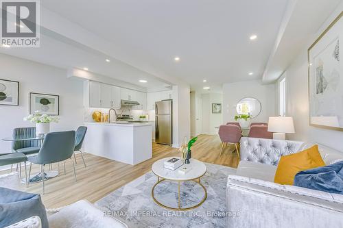 3279 Carabella Way, Mississauga, ON - Indoor Photo Showing Living Room