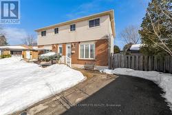 236 LAWNHURST COURT  Hamilton, ON L8V 4R4