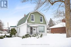 1368 SUMMERVILLE AVENUE  Ottawa, ON K1Z 8H1