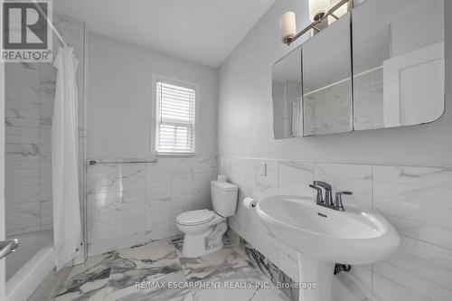 8 Shynal Avenue, Hamilton, ON - Indoor Photo Showing Bathroom