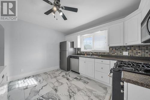 8 Shynal Avenue, Hamilton, ON - Indoor Photo Showing Kitchen