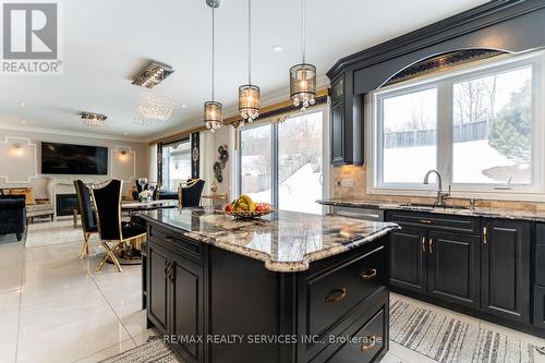 207 Richmeadow Road, London, ON - Indoor Photo Showing Kitchen With Upgraded Kitchen