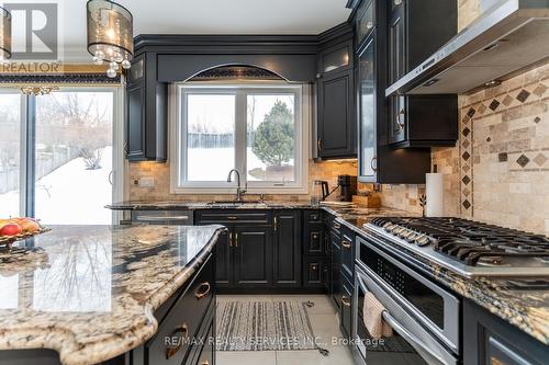 207 Richmeadow Road, London, ON - Indoor Photo Showing Kitchen With Upgraded Kitchen