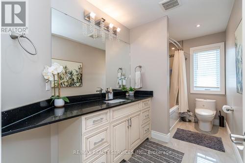 207 Richmeadow Road, London, ON - Indoor Photo Showing Bathroom