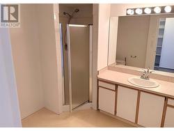 Large second bathroom with shower. - 