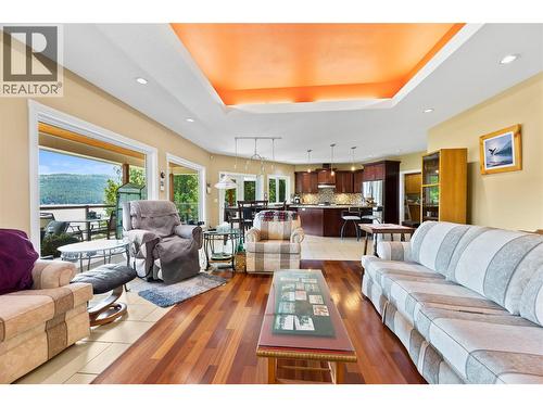 Living room - 8738 Squilax Anglemont Road, St. Ives, BC - Indoor Photo Showing Living Room