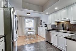 Kitchen/breakfast area - 