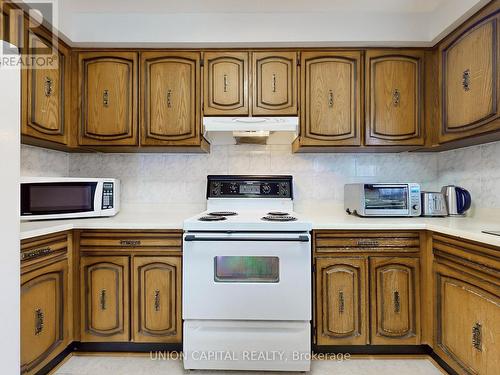 4299 Alta Court, Mississauga, ON - Indoor Photo Showing Kitchen