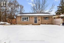 28 SEAFORTH COURT  London, ON N5V 3L1