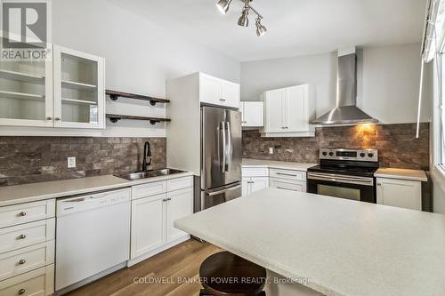 28 Seaforth Court, London, ON - Indoor Photo Showing Kitchen With Double Sink With Upgraded Kitchen