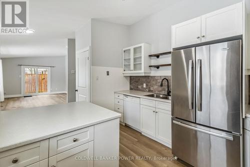 28 Seaforth Court, London, ON - Indoor Photo Showing Kitchen