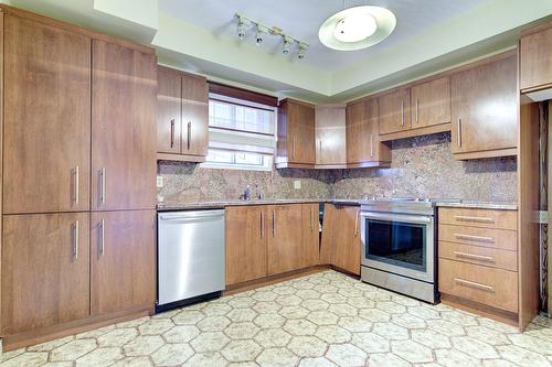 Kitchen - 12040 Rue Jasmin, Montréal (Ahuntsic-Cartierville), QC - Indoor Photo Showing Kitchen