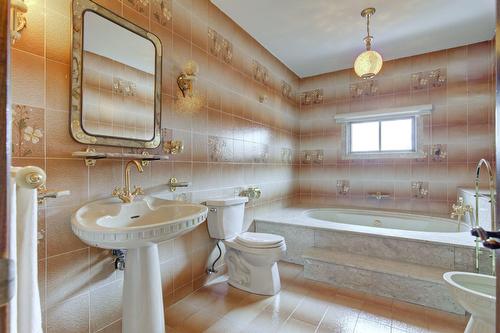 Bathroom - 12040 Rue Jasmin, Montréal (Ahuntsic-Cartierville), QC - Indoor Photo Showing Bathroom
