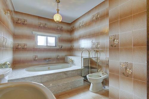 Bathroom - 12040 Rue Jasmin, Montréal (Ahuntsic-Cartierville), QC - Indoor Photo Showing Bathroom