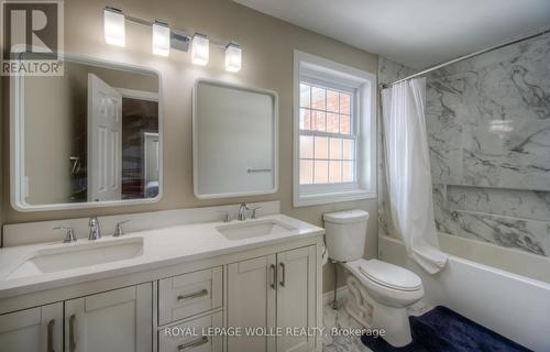 16 Beasley Crescent, Cambridge, ON - Indoor Photo Showing Bathroom