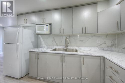 16 Beasley Crescent, Cambridge, ON - Indoor Photo Showing Kitchen With Double Sink