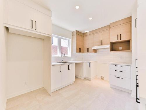 Kitchen - 182 Rue Ste-Catherine, Longueuil (Le Vieux-Longueuil), QC - Indoor Photo Showing Kitchen