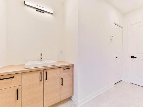 Bathroom - 182 Rue Ste-Catherine, Longueuil (Le Vieux-Longueuil), QC - Indoor Photo Showing Other Room