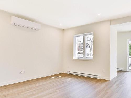 Living room - 182 Rue Ste-Catherine, Longueuil (Le Vieux-Longueuil), QC - Indoor Photo Showing Other Room