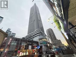 4006 - 11 WELLESLEY STREET W  Toronto, ON M4Y 1E8