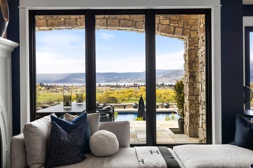 4040 Casorso Road, Kelowna, BC - Indoor