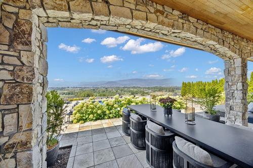4040 Casorso Road, Kelowna, BC - Outdoor