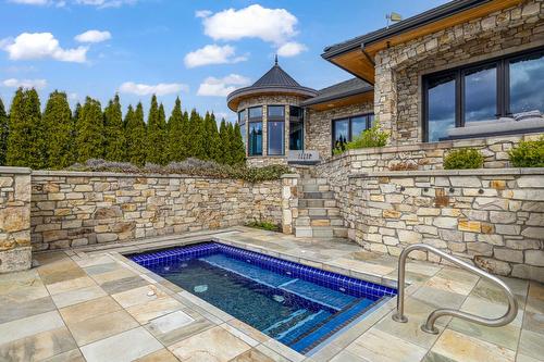 4040 Casorso Road, Kelowna, BC - Outdoor With In Ground Pool