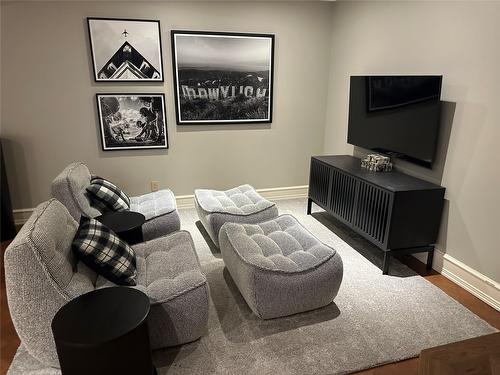 4040 Casorso Road, Kelowna, BC - Indoor