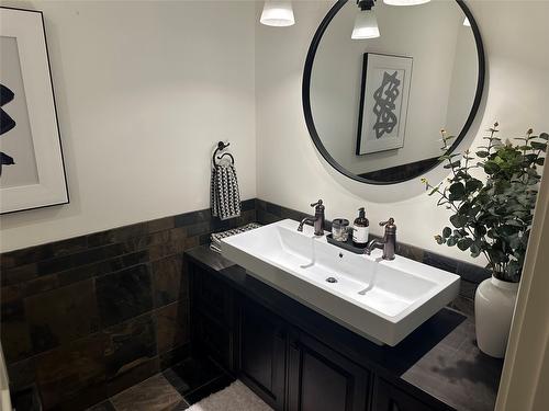 4040 Casorso Road, Kelowna, BC - Indoor Photo Showing Bathroom