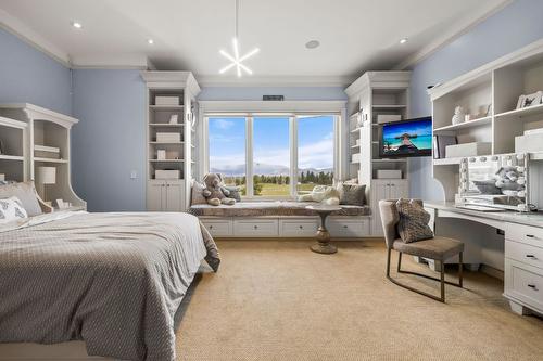 4040 Casorso Road, Kelowna, BC - Indoor Photo Showing Bedroom