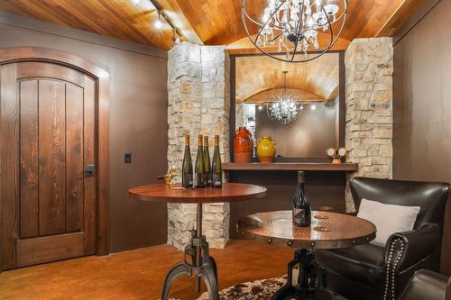 4040 Casorso Road, Kelowna, BC - Indoor