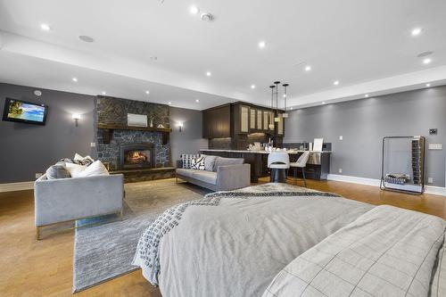 4040 Casorso Road, Kelowna, BC - Indoor Photo Showing Living Room With Fireplace