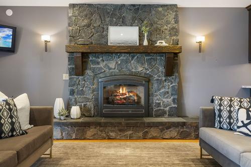 4040 Casorso Road, Kelowna, BC - Indoor Photo Showing Living Room With Fireplace