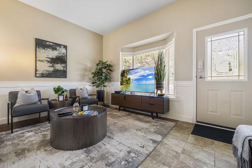 4040 Casorso Road, Kelowna, BC - Indoor