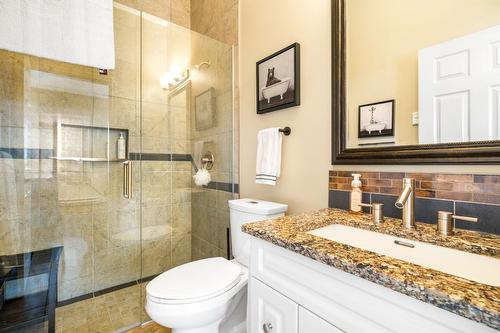 4040 Casorso Road, Kelowna, BC - Indoor Photo Showing Bathroom