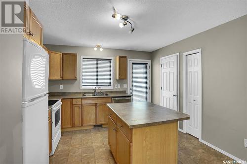 51 2801 Windsor Park Road, Regina, SK - Indoor Photo Showing Kitchen With Double Sink