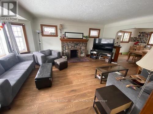 293 Huron Street, London, ON - Indoor Photo Showing Living Room With Fireplace