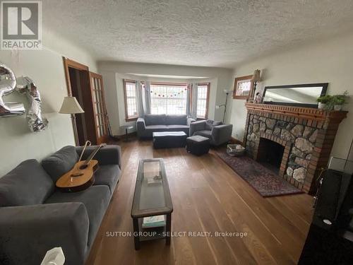 293 Huron Street, London, ON - Indoor Photo Showing Living Room With Fireplace