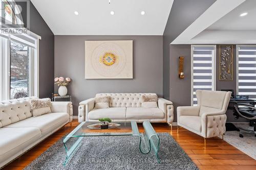 635 Grand View Avenue, London, ON - Indoor Photo Showing Living Room