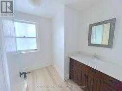 2nd Floor 3pc Main Bathroom - 