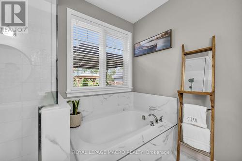 26 Harvest Gate, West Lincoln, ON - Indoor Photo Showing Bathroom