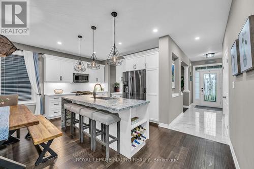 26 Harvest Gate, West Lincoln, ON - Indoor Photo Showing Kitchen With Upgraded Kitchen