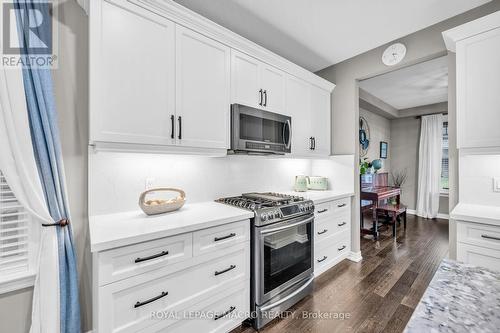 26 Harvest Gate, West Lincoln, ON - Indoor Photo Showing Kitchen With Upgraded Kitchen