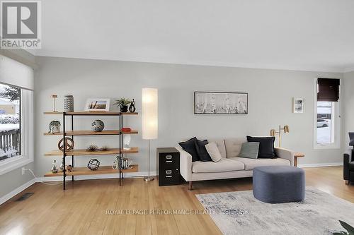 3149 Southmore Drive E, Ottawa, ON - Indoor Photo Showing Living Room