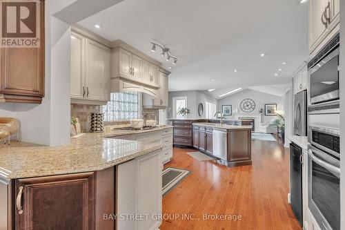 107 Glenridge Crescent, London, ON - Indoor Photo Showing Kitchen With Upgraded Kitchen