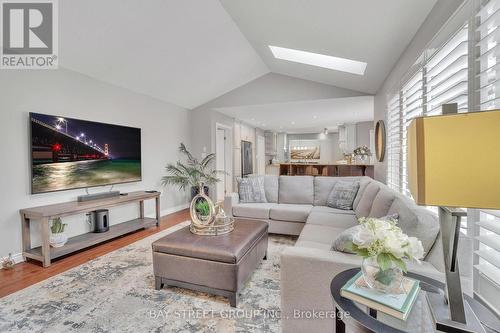 107 Glenridge Crescent, London, ON - Indoor Photo Showing Living Room