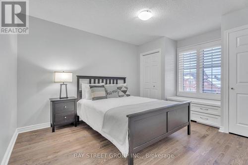 107 Glenridge Crescent, London, ON - Indoor Photo Showing Bedroom